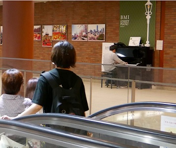 ストリートピアノ